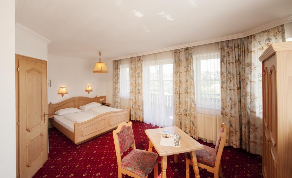 Hotel-Gasthof Beim Boeckhiasl Neukirchen an der Vockla Exterior photo